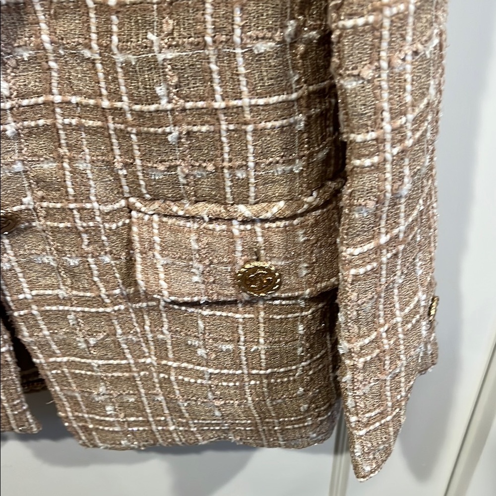 Chanel Women's Beige Checkered Blazer - Picture 6 of 9